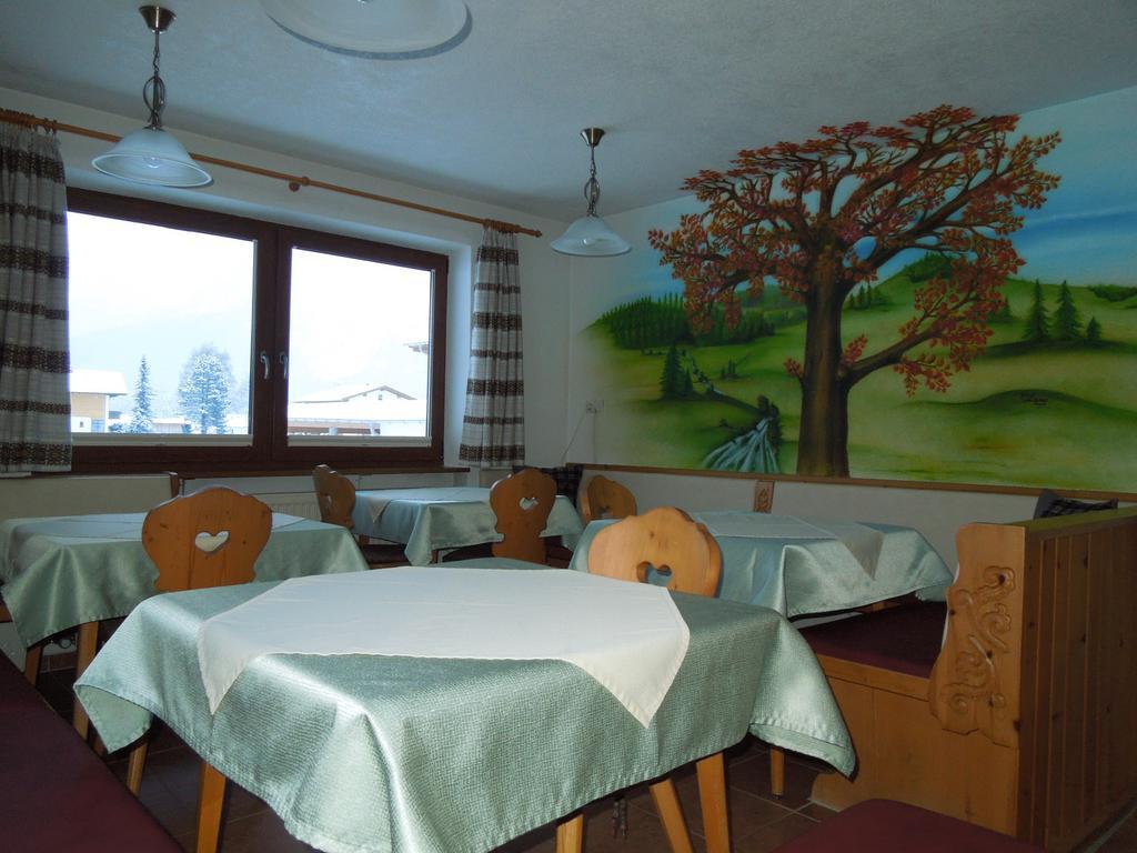 Haus Bergkranz Bed and Breakfast Lermoos Exteriör bild