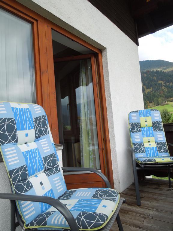 Haus Bergkranz Bed and Breakfast Lermoos Rum bild